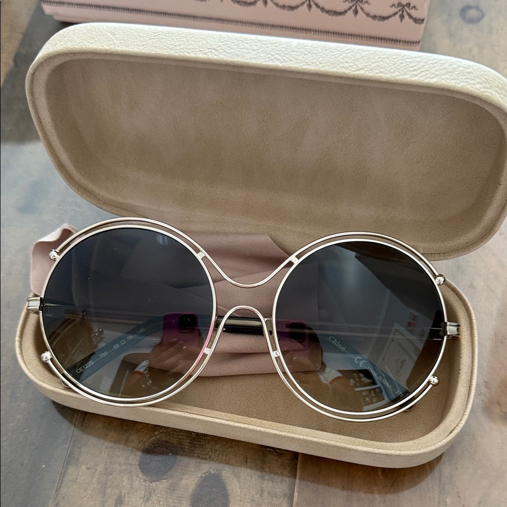 Chloe Black and gold Round Sunglasses